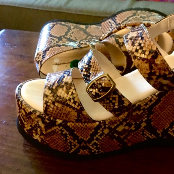 New Free People 4” platform snake print sandals 9 - Picture 6 of 11
